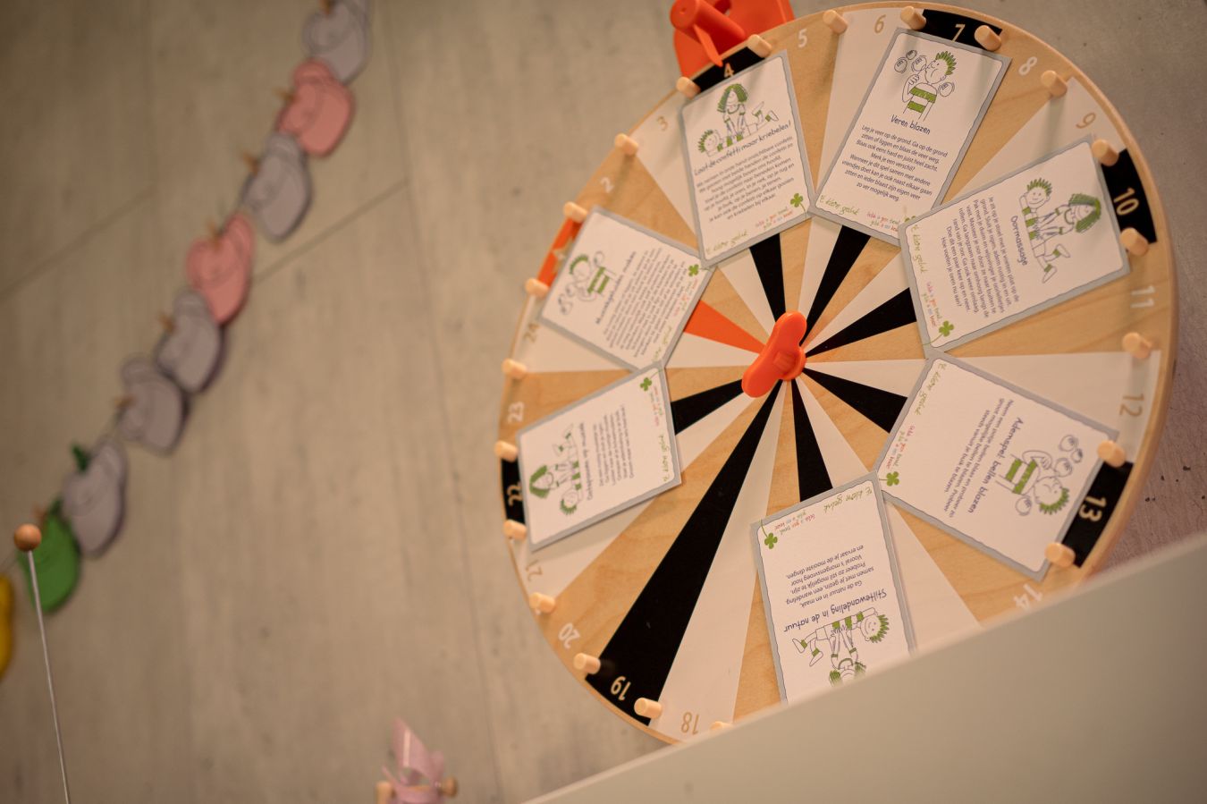 Klein geluk rad met kaarten